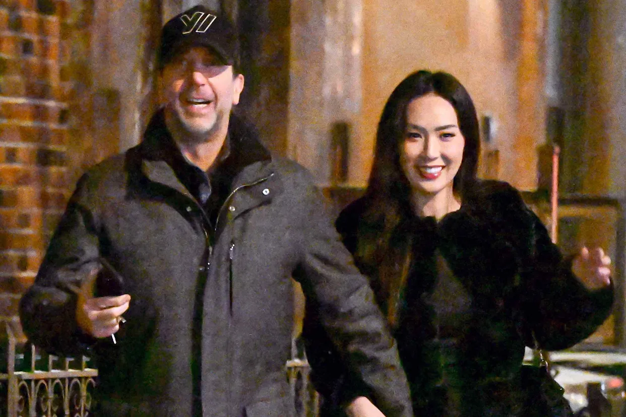 Дэвид Швиммер прогулялся по Нью-Йорку со своей девушкой